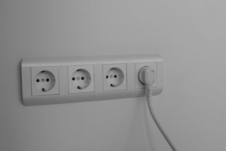 Steckdose funktioniert nur, wenn Motor läuft