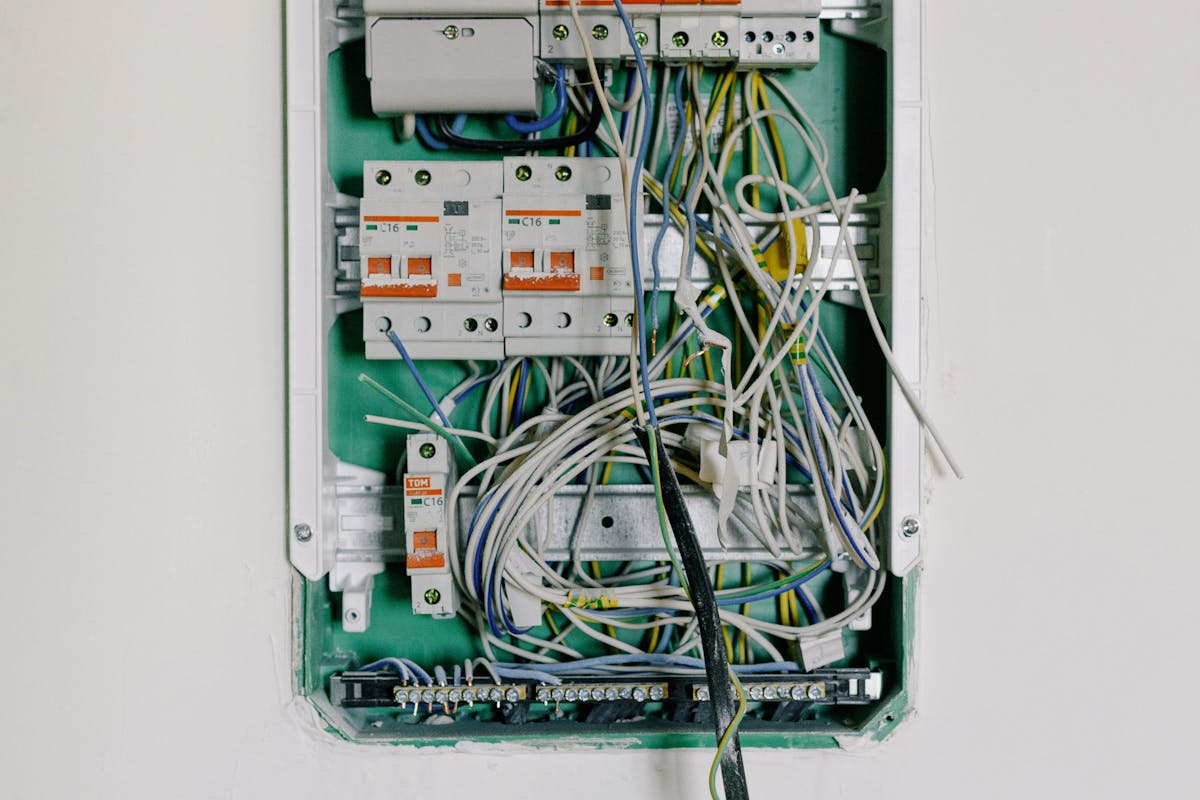 Sicherungskasten im Wohnmobil summt dauerhaft