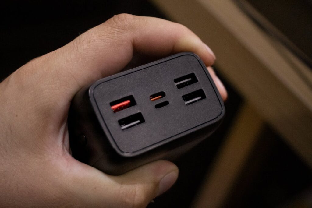 USB Ladebuchse laedt nur bei laufendem Motor