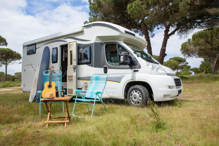 Bett im Wohnmobil rutscht während der Fahrt – Ursachen und sichere Lösungen